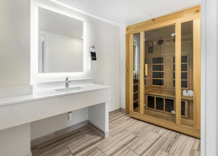 Best Western Plus Wausau Tower Inn